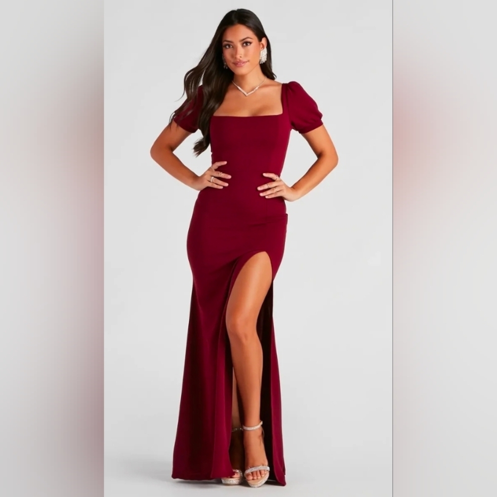Elegant Burgundy Square-Neck Evening Gown